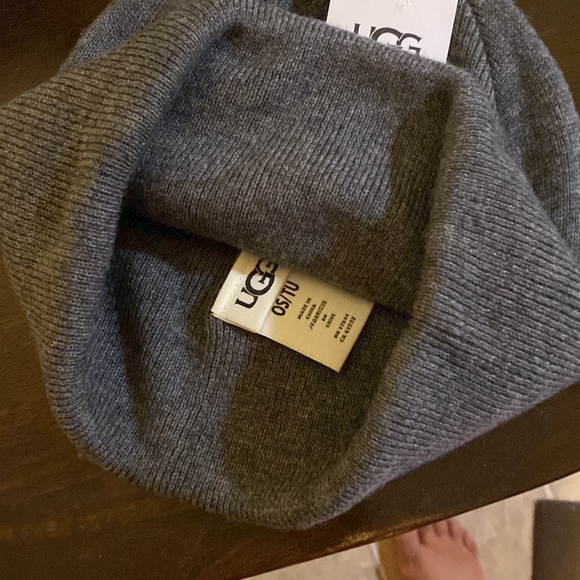 UGG 3D Knit Beanie - Picture 4 of 4